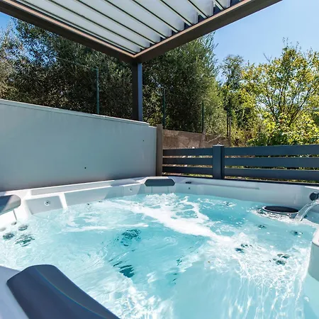Luxury Ani & Ema With Jacuzzi Appartamento
